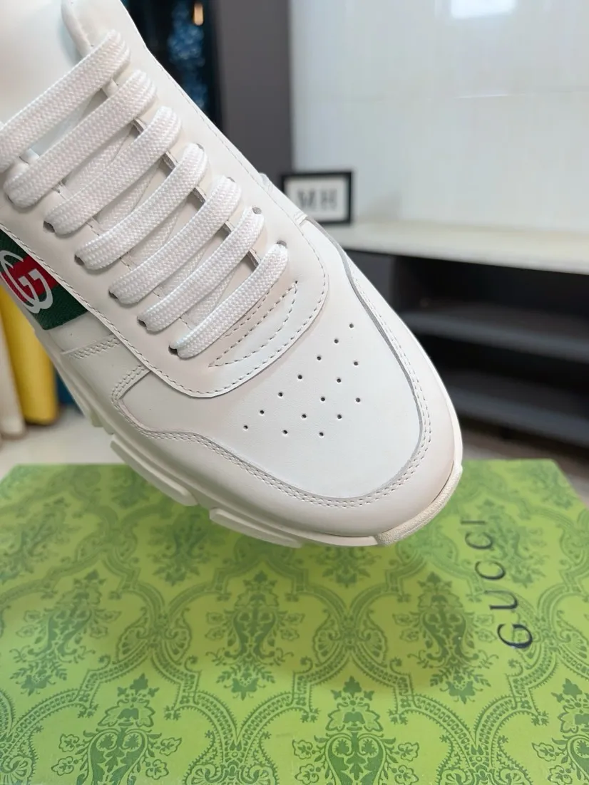 Men's shoes 💰560🌹🌹GUCCI [Gucci] New high-end brand of men's shoes, the latest fashionable casual men's shoes, trendy and versatile, relaxed and sporty style, uppers imported from Italy, first-layer cowhide, genuine leather lining, and ultra-fine workmanship. Original personalized fashionable rubber wear-resistant outsole, light and comfortable on the foot, size 38-44